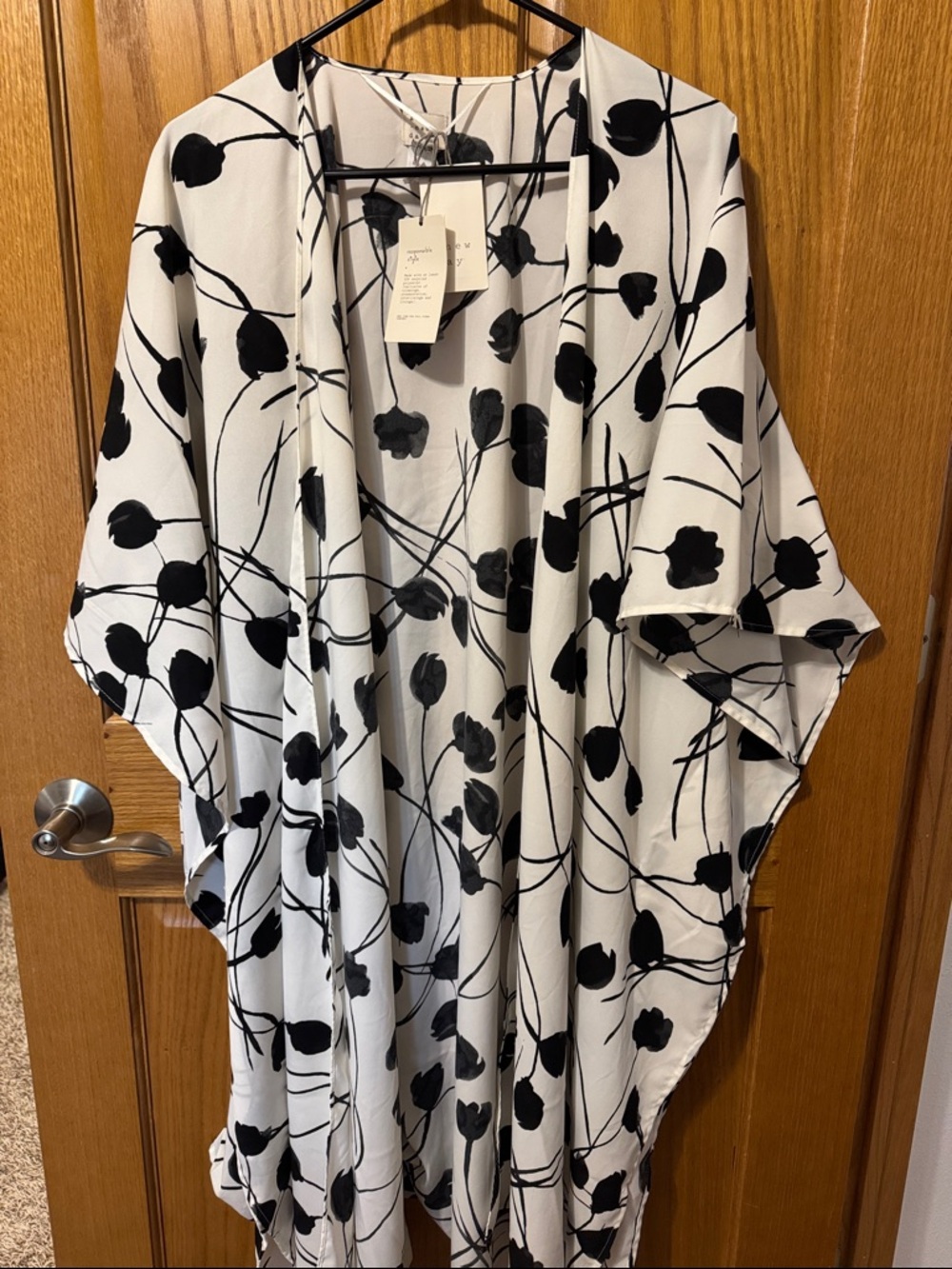 a new day Black and White Floral Open-Front Kimono Poncho